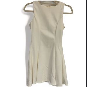 Sis Sis Cream Ladies Sleeveless Skater Dress | Side Zipper Size Medium EUC